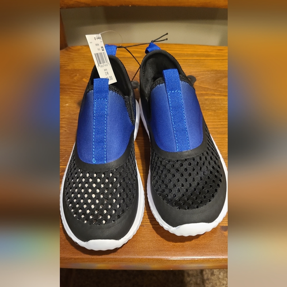 NEW WITH TAGS blue and black breathable slip on boys size 1 shoe